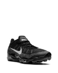 schwarze Sportschuhe von Nike