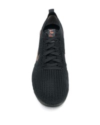 schwarze Sportschuhe von Nike