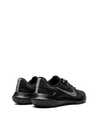 schwarze Sportschuhe von Nike