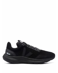 schwarze Sportschuhe von Veja