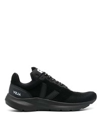 schwarze Sportschuhe von Veja