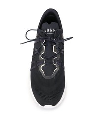 schwarze Sportschuhe von Arkk