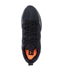 schwarze Sportschuhe von Veja