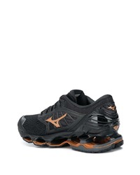 schwarze Sportschuhe von Mizuno