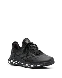 schwarze Sportschuhe von adidas