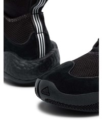 schwarze Sportschuhe von adidas