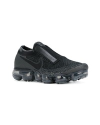 schwarze Sportschuhe von Nike