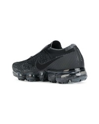 schwarze Sportschuhe von Nike