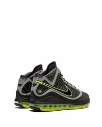 schwarze Sportschuhe von Nike