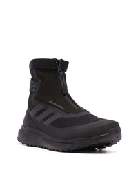 schwarze Sportschuhe von adidas