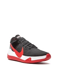 schwarze Sportschuhe von Nike