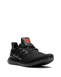 schwarze Sportschuhe von adidas