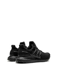 schwarze Sportschuhe von adidas