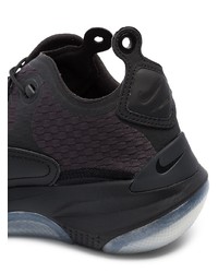 schwarze Sportschuhe von Nike