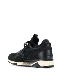 schwarze Sportschuhe von Diadora