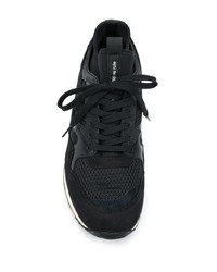 schwarze Sportschuhe von Diadora