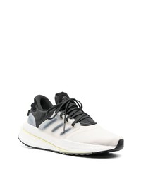 schwarze Sportschuhe von adidas