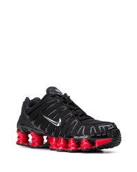 schwarze Sportschuhe von Nike