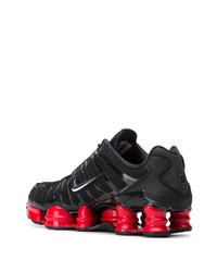 schwarze Sportschuhe von Nike