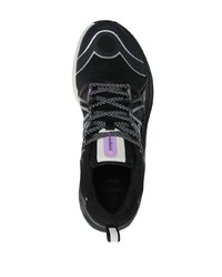 schwarze Sportschuhe von Li-Ning