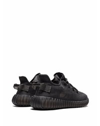 schwarze Sportschuhe von adidas YEEZY