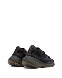 schwarze Sportschuhe von adidas YEEZY