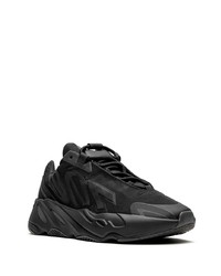 schwarze Sportschuhe von adidas YEEZY