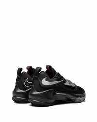 schwarze Sportschuhe von Nike