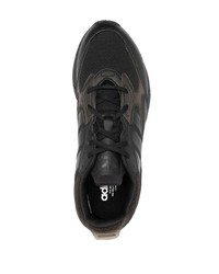 schwarze Sportschuhe von adidas