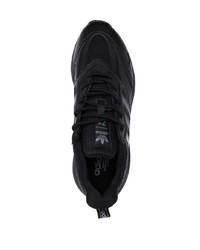 schwarze Sportschuhe von adidas