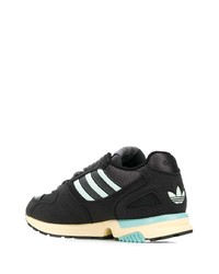 schwarze Sportschuhe von adidas