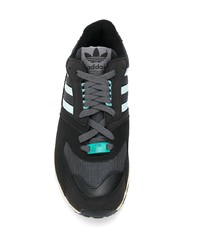 schwarze Sportschuhe von adidas