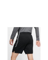 schwarze Sportshorts von Nike