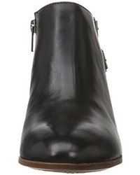 schwarze Stiefel von Clarks