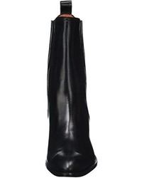 schwarze Stiefel von Elizabeth Stuart