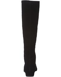 schwarze Stiefel von Elizabeth Stuart