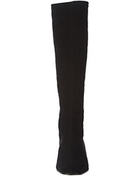 schwarze Stiefel von Elizabeth Stuart