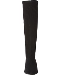 schwarze Stiefel von Elizabeth Stuart