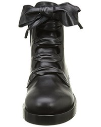 schwarze Stiefel von Kalliste