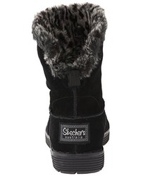 schwarze Stiefel von Skechers