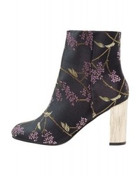 schwarze Stiefeletten mit Blumenmuster von Dorothy Perkins