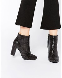 schwarze Stiefeletten mit Schlangenmuster von Daisy Street