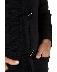 schwarze Strickjacke mit einem Knebelverschluss von JP1880