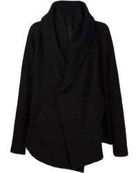 schwarze Strickjacke mit einem Schalkragen