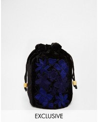 schwarze Taschen mit Blumenmuster von Reclaimed Vintage