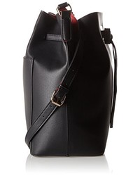 schwarze Taschen von Pieces