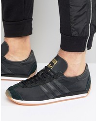 schwarze Turnschuhe von adidas