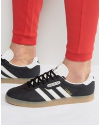 schwarze Turnschuhe von adidas