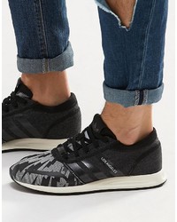 schwarze Turnschuhe von adidas