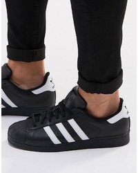 schwarze Turnschuhe von adidas